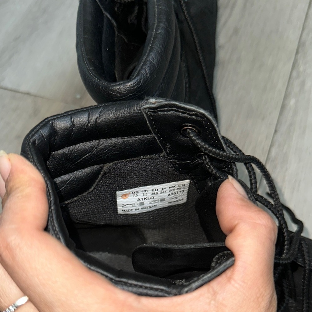 Timberland Women’s Black Boots - Picture 4 of 4